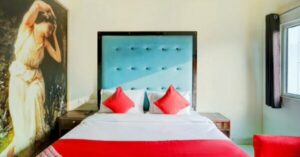 Article on Oyo's new rule about unmarried couples staying together in Meerut and social taboos about sharing intimate space